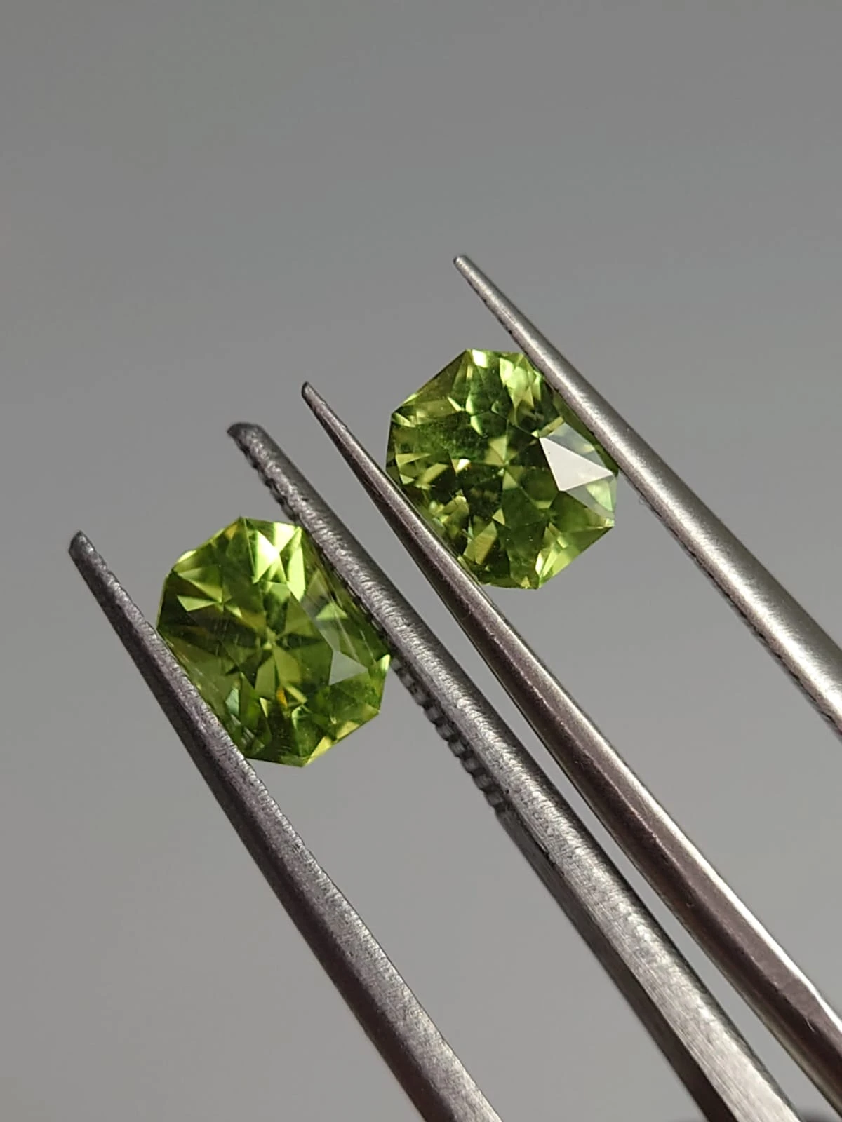 1.95ct Natural Radiant Faceted Pair of Peridot from Pakistan — view 5